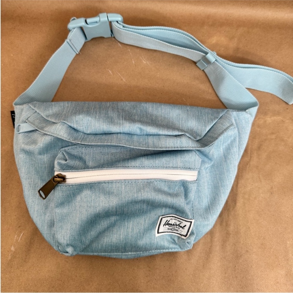 NWOT Unisex Herschel Supply Co. Pop Quiz Hip Pack 3.5L in Ashley Blue Crosshatch